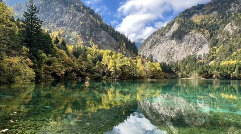 Jiuzhaigou Travel Guide: A Fairytale Landscape in Sichuan